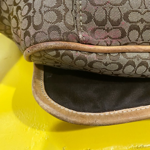 Gently loved authentic Coach messenger bag - Picture 13 of 16